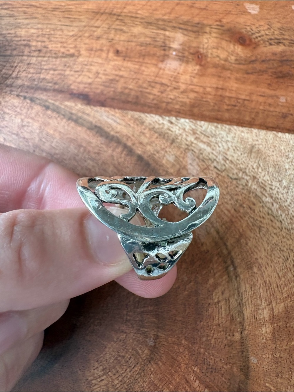 Vintage Silver Tone Filigree Statement Ring - Size 6 with Stretch Band - Picture 5 of 12